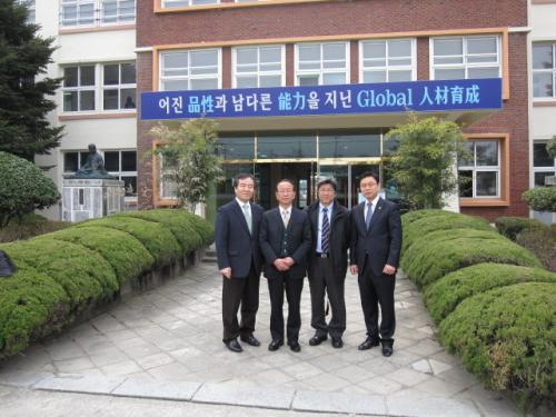 한가운데 두분이 나가시마 치오중 교장과 교무주임