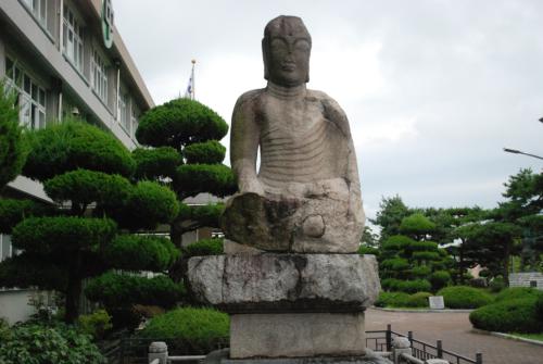 보물제376호 교산리 석조여래좌상